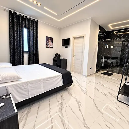 Black E Red - Italian Dream Gasthof Padula